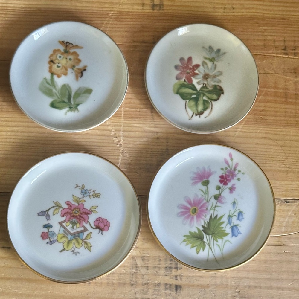 Vintage aristocrat floral bone China made in England mini small plate set of 4
